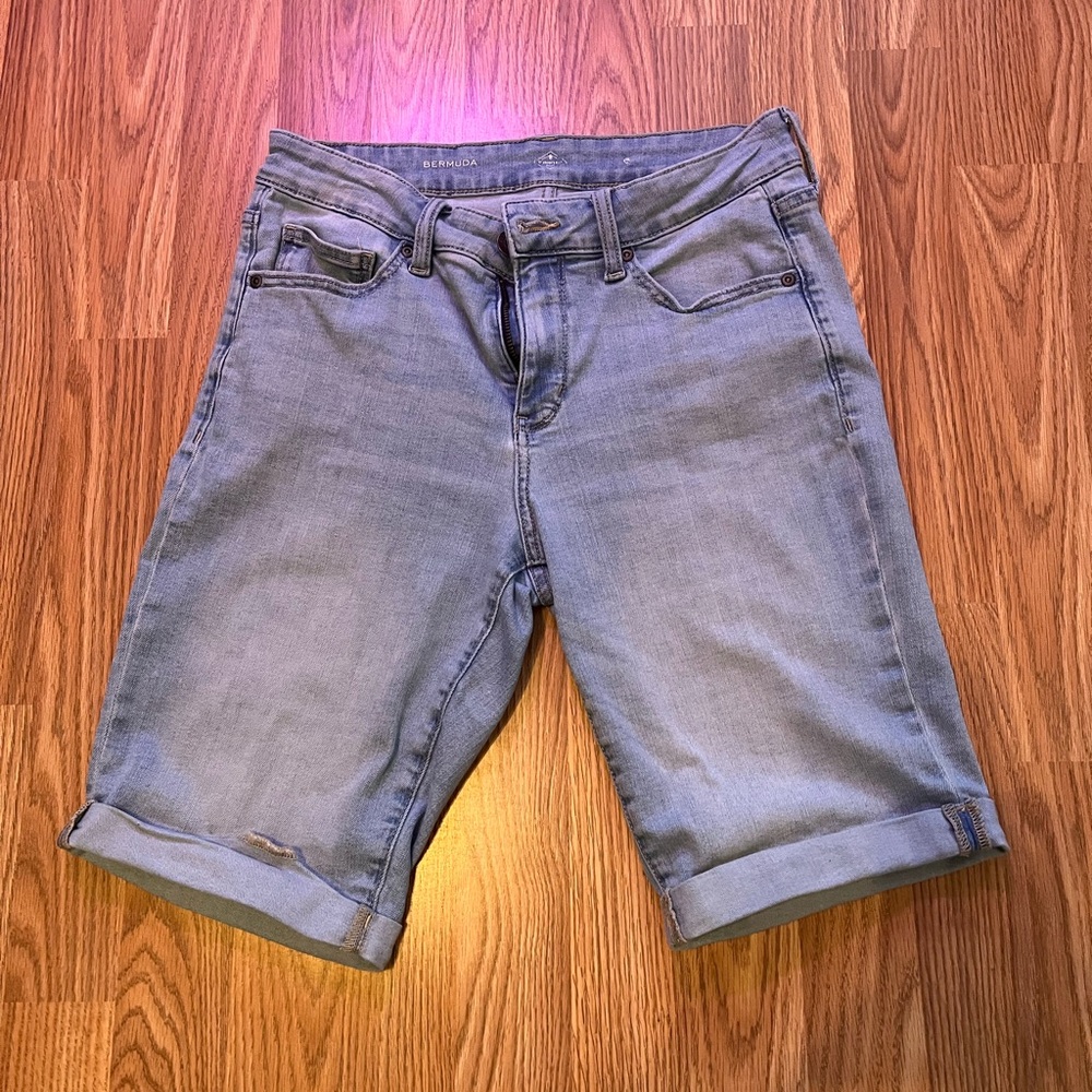 Stylish light blue St John’s Bat Women's Denim Bermuda Shorts. Size 8. EUC.